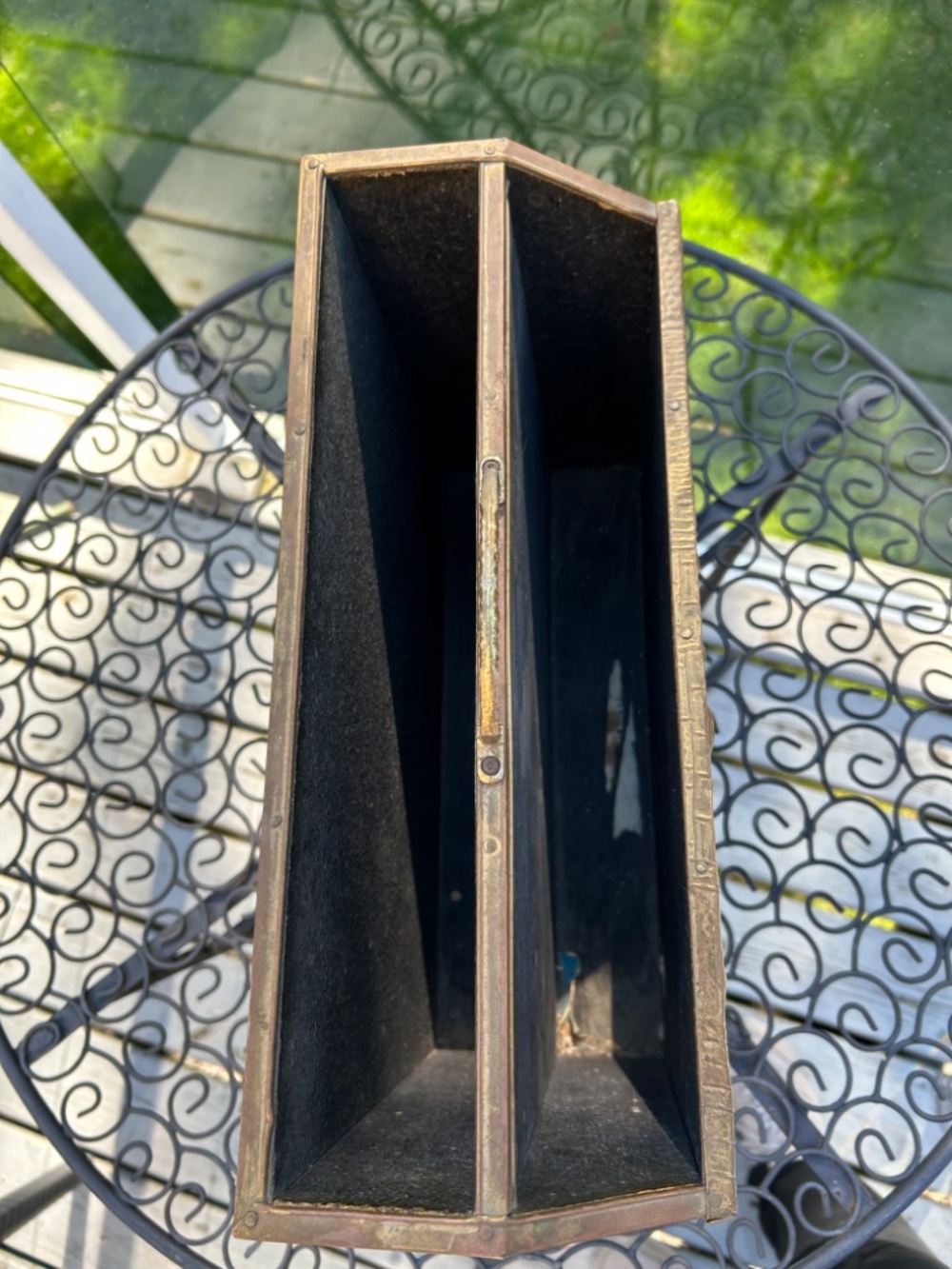 Vintage Embossed Brass Magazine Rack - Picture 9 of 9